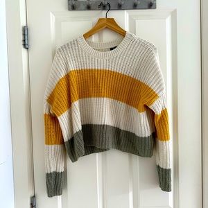 Moon & Madison cropped sweater size medium